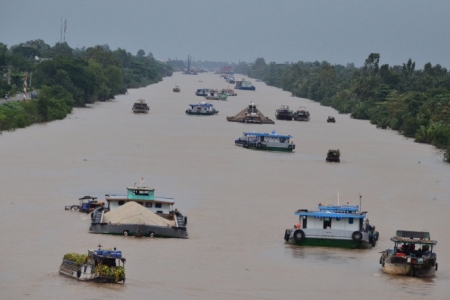 Xử lý nghiêm tiêu cực (nếu có) trong kinh doanh vận tải thủy nội địa