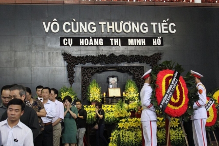 Chùm ảnh: Phó Thủ tướng đến viếng cụ Hoàng Thị Minh Hồ