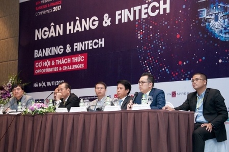 Khách hàng hào hứng với trải nghiệm thanh toán QR Pay của VietinBank