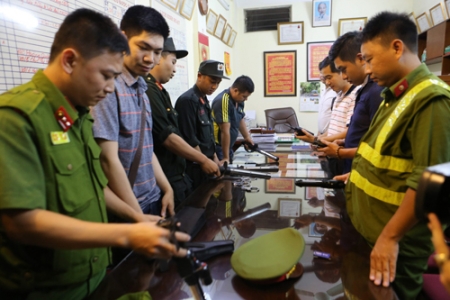 Hà Nội: Chơi đêm không giấy tờ hàng trăm người bị phạt