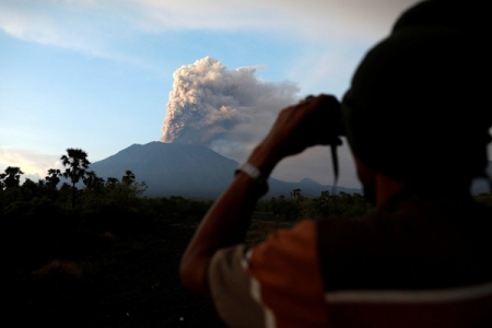 Indonesia kéo dài thời gian đóng cửa sân bay Bali do núi lửa