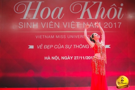 Vòng bán kết Hoa khôi Sinh viên: Thí sinh khoe vẻ đẹp tươi tắn trong tà áo dài