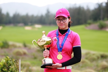 Nữ golfer 14 tuổi Đoàn Xuân Khuê Minh đã đi vào lịch sử làng golf nữ Việt Nam