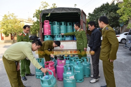 Ninh Bình: Bắt vụ vận chuyển hơn 60 bình ga không giấy tờ hợp lệ