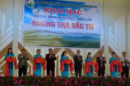 TP. Bảo Lộc (Lâm Đồng) triển lãm "Hương trà - Sắc tơ"