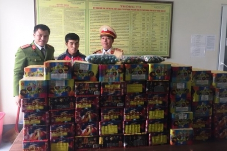 Bắt đối tượng vận chuyển, tàng trữ 150kg pháo
