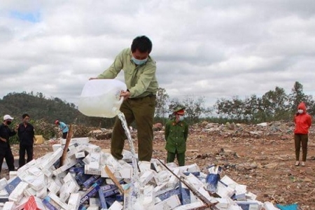 Đắk Lắk: Tiêu hủy 200 tấn phân bón kém chất lượng và hàng nghìn bao thuốc lá nhập lậu