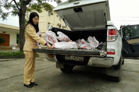 Thanh Hóa: Bắt giữ xe bán tải chở quặng lậu