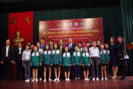 Tập đoàn Trường Tiền trao món quà xuân ý nghĩa cho học sinh có hoàn cảnh khó khăn tỉnh Hải Dương