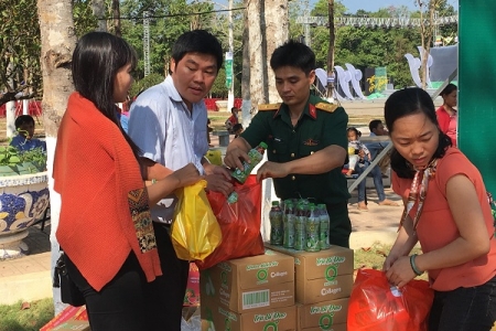 Tập đoàn Tân Hiệp Phát trao hơn 300 phần quà Tết cho người dân tỉnh Bình Phước