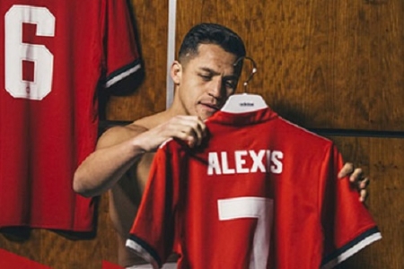 Vừa sang M.U, Alexis Sanchez lập kỷ lục bán áo đấu