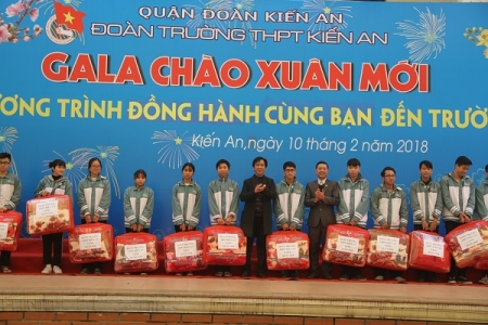 Trường THPT Kiến An (Hải Phòng): Tổ chức chương trình Gala chào xuân mới 2018