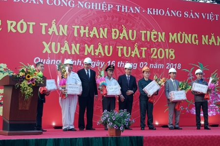 TKV rót 32.000 tấn than trong ngày đầu Xuân Mậu Tuất 2018