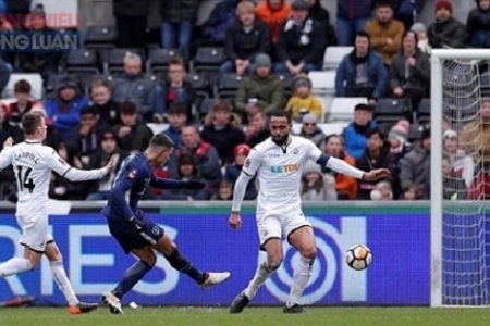 Đánh bại Swansea với tỉ số 0-3, Tottenham có mặt tại vòng Bán kết FA Cup