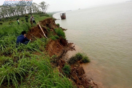 Hưng Yên: Người dân kêu cứu vì cát tặc đua nhau dàn trận đục khoét sông Hồng