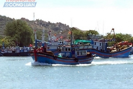 Phản đối Trung Quốc ban hành quy chế cấm đánh bắt cá trên Biển Đông