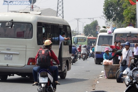 Phó Thủ tướng yêu cầu kiểm tra nạn "xe dù, bến cóc"