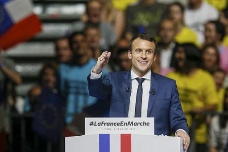 Tổng thống Pháp Emmanuel Macron vẫn tới thăm Nga như dự kiến