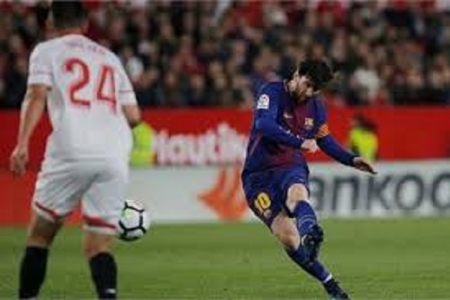 Barca 2-2 Seville: Tuyệt phẩm của Messi !