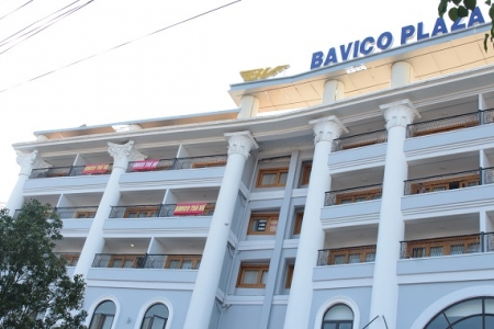 Treo băng rôn đòi nợ khách sạn 5 sao Bavico Plaza Hotel Đà Lạt