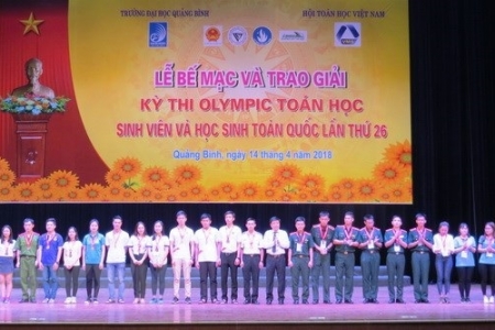 Trao giải Kỳ thi Olympic Toán học sinh viên và học sinh toàn quốc năm 2018