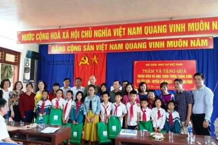 Hội Kiến trúc sư Việt Nam thăm và tặng quà tại tỉnh Vĩnh Phúc