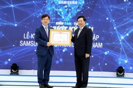 Phó Thủ tướng Phạm Bình Minh dự lễ kỷ niệm 10 năm thành lập Công ty TNHH Samsung Electronics VN