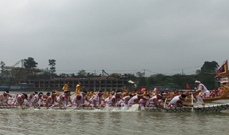 Lễ hội Đền Hùng năm 2018: Gần 200 tay chèo đua tài bơi chải truyền thống trên sông Lô