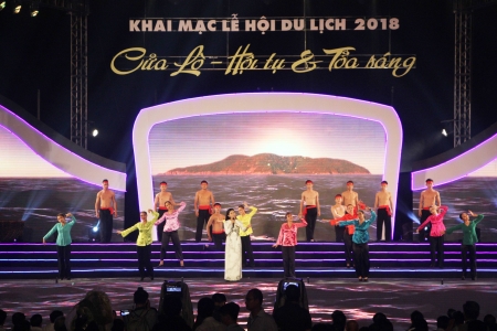 Hàng vạn du khách tham gia Lễ hội du lịch Cửa Lò năm 2018