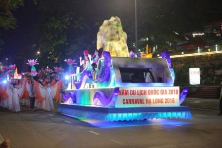 Khán giả ngỡ ngàng bởi sự quy mô buổi diễu hành Carnaval Hạ Long