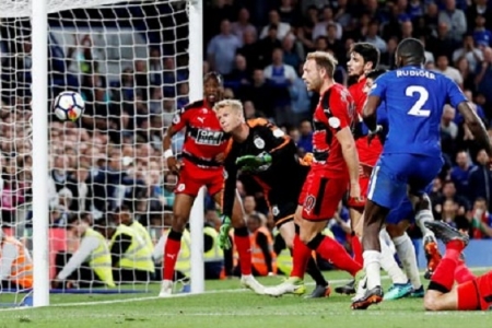 Để Huddersfield cầm chân, Chelsea hẹp cửa vào Top 4