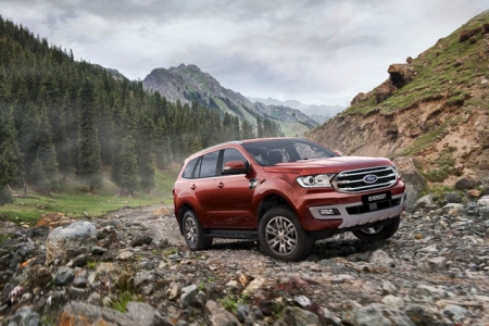 Ford Everest thêm bản diesel 2.0L và hộp số tự động 10 cấp