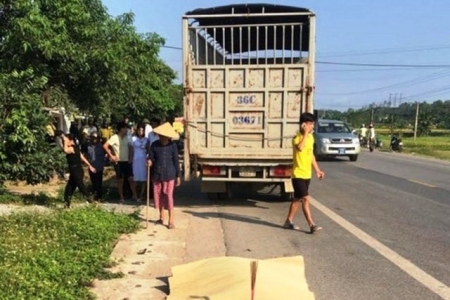 Nghệ An: Khởi tố tài xế xe tải tông thai phụ cùng chồng tử vong