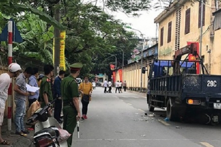 Hà Nội: Tai nạn giao thông, mẹ bầu tử vong sau khi sinh con tại hiện trường