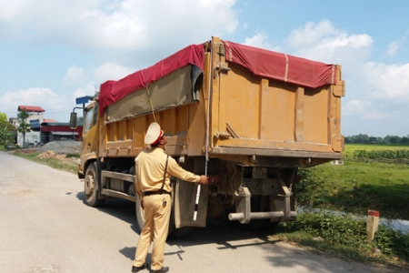 Huyện Tân Yên (Bắc Giang): Xử lý hoạt động xe quá tải trên đường 298