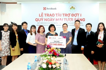 SeaBank trao tiền ủng hộ quỹ “ngày mai tươi sáng” theo cam kết chi tiêu thẻ Sealady Cashback