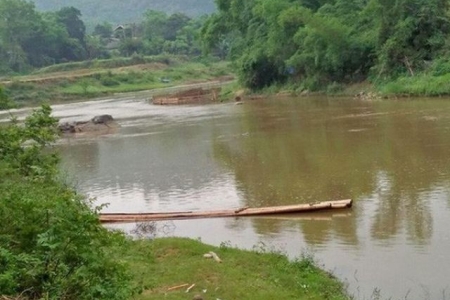 Nghệ An: Hai học sinh lớp 1 đuối nước thương tâm