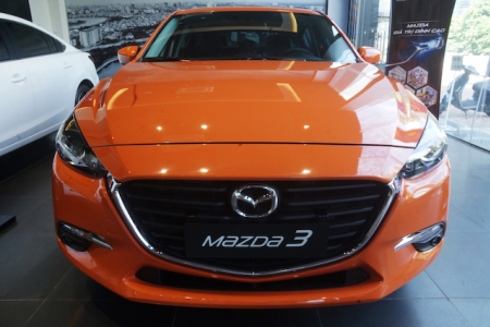 Hot girl Hà Thành và chiếc Mazda3 màu độc