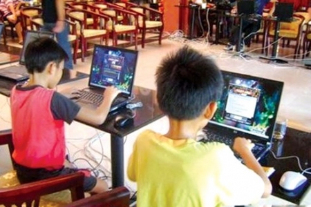 Trò chơi độc hại tràn lan, phải bảo vệ con trẻ bằng cách nào?