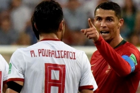 HLV Iran: “C.Ronaldo xứng đáng bị đuổi khỏi sân”