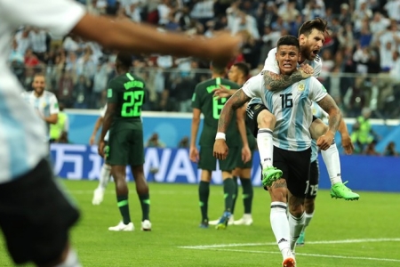 Argentina 2–1 Nigeria: Lách qua khe cửa hẹp