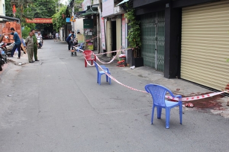 TP. HCM: Nam thanh niên xông vào phòng trọ “xử” bạn gái rồi uống thuốc trừ sâu tự tử