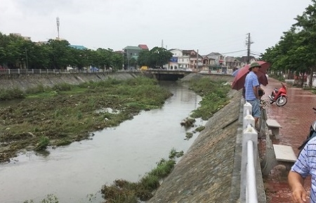 Nghệ An: Đi hái rau người đàn ông bị nước cuốn trôi