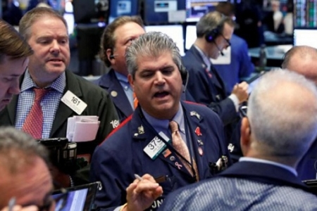 Cổ phiếu Facebook kéo sụt Nasdaq, tin tốt thương mại đẩy Dow Jones tăng