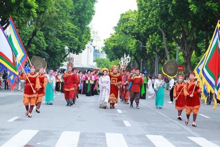 Hà Nội: Hàng nghìn khách thập phương và người dân Thủ đô hòa mình trong lễ hội đường phố