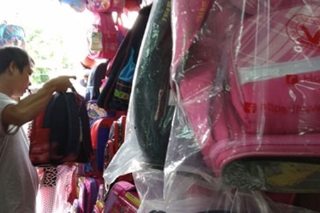 Phụ huynh 'rối mù' với Cặp chống gù trước thềm năm học mới