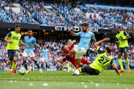 Man City 6-1 Huddersfield: Aguero lập hat-trick đầu tiên ở mùa giải mới