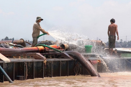 'Cát tặc" đêm ngày' móc ruột" sông Cổ Chiên, chính quyền vẫn khó kiểm soát