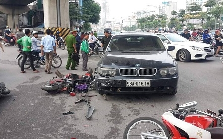 Hà Nội: Nữ tài xế BMW gây tai nạn liên hoàn khiến nhiều người bị thương