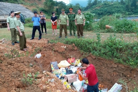 Lạng Sơn: Tiêu huỷ 22 mặt hàng không đủ điều kiện lưu thông trên thị trường